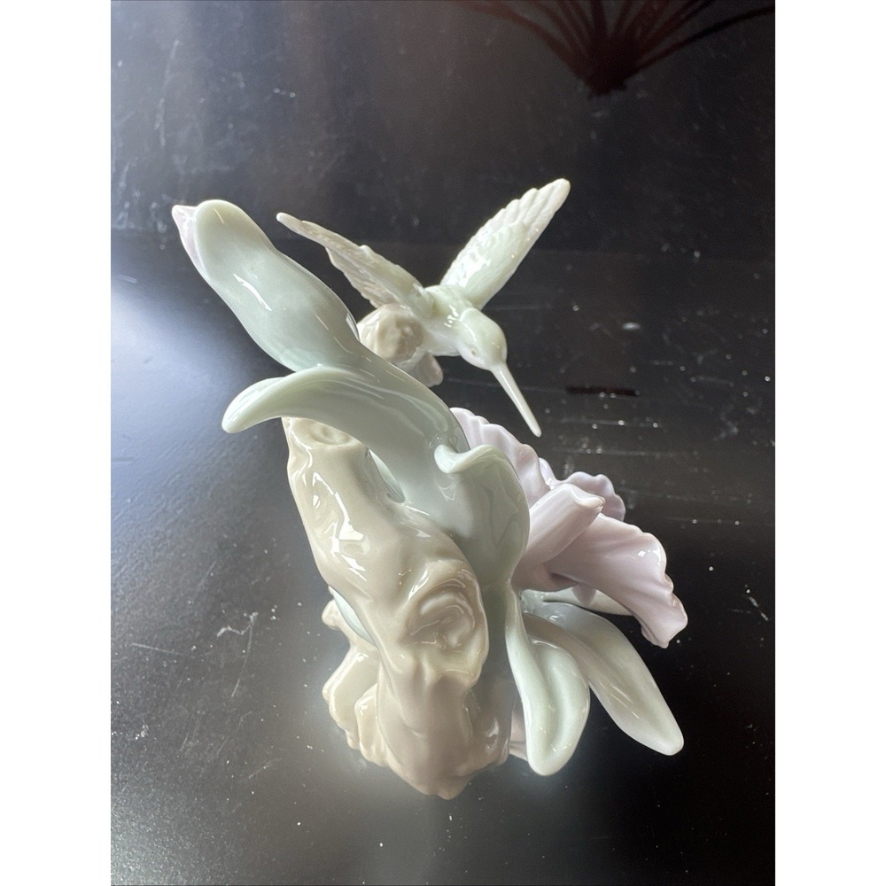 Valencia Collection Vintage Hummingbird Porcelain Figurine  5"X4" (Z6C) - Picture 4 of 8